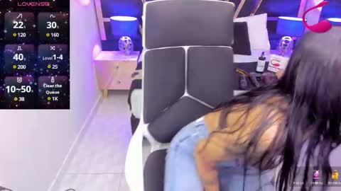 Snapshot of nikibryce_ chatting on 02-09-25, 01:35 Niki online show from 02-09-25, 01:35