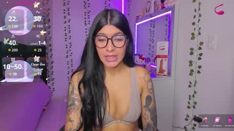 Snapshot of nikibryce_ chatting on 10-26-25, 01:00 Niki online show from 10-26-25, 01:00