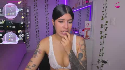 Snapshot of nikibryce_ chatting on 11-06-25, 08:10 Niki online show from 11-06-25, 08:10