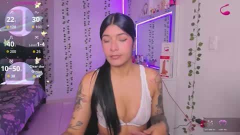 Snapshot of nikibryce_ chatting on 12-14-25, 01:49 Niki online show from 12-14-25, 01:49