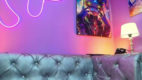 NIKI online show from 04-25-26, 01:52