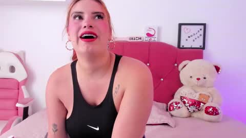 Snapshot of nikii_28 chatting on 01-19-25, 08:30 Nikii online show from 01-19-25, 08:30