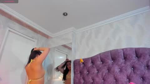 Snapshot of nikiisantana chatting on 10-15-25, 03:39 Nikki online show from 10-15-25, 03:39