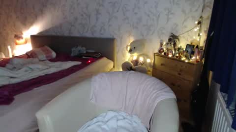 nikimousi online show from 10-13-25, 02:44