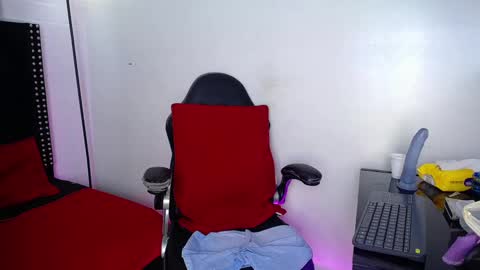 Nikkenyx online show from 02-25-25, 04:10