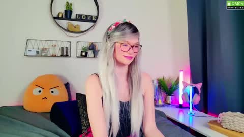 Kitty Chatte online show from 01-11-25, 07:39