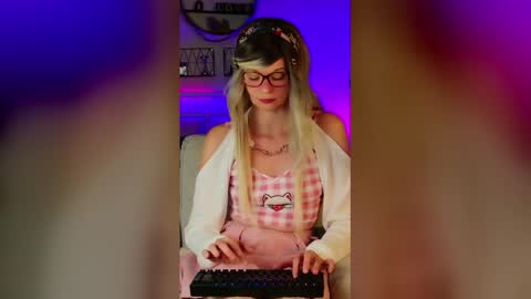 Kitty Chatte online show from 06-08-26, 07:14