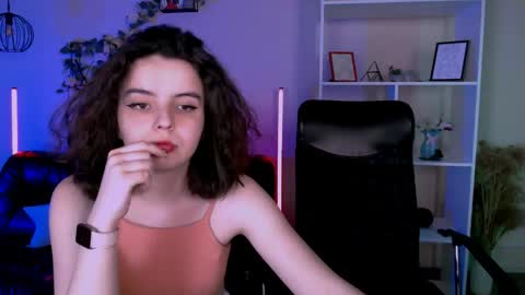nikki_kiss_ online show from 06-01-26, 08:27