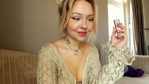 Snapshot of nikki_whatever chatting on 12-21-24, 10:06 nicolette online show from 12-21-24, 10:06