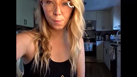 nikkib653466 online show from 05-21-26, 05:09