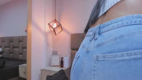 Nikki  online show from 10-01-25, 04:18