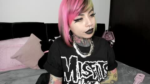 Nikki Ramone   online show from 12-24-24, 12:11