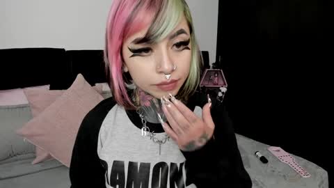 Nikki Ramone   online show from 01-03-25, 03:01