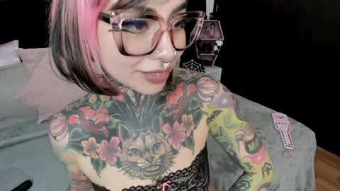 Nikki Ramone   online show from 01-04-25, 05:58