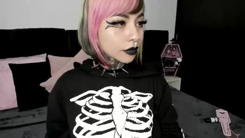 Nikki Ramone   online show from 02-12-25, 09:52