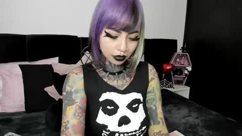 Nikki Ramone   online show from 02-15-25, 06:12