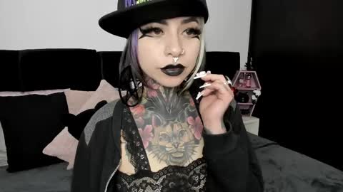 Nikki Ramone   online show from 02-19-25, 01:17