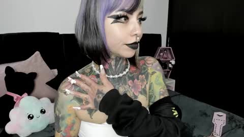 Nikki Ramone   online show from 03-11-25, 08:52