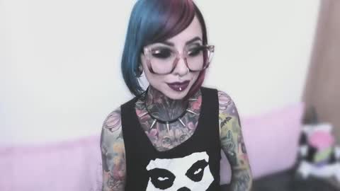 Nikki Ramone   online show from 09-25-25, 10:57