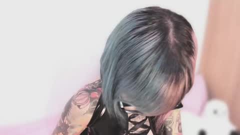 Nikki Ramone   online show from 10-03-25, 11:02