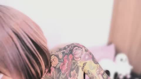 Nikki Ramone   online show from 10-08-25, 10:18