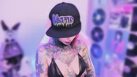 Nikki Ramone   online show from 11-13-25, 10:08