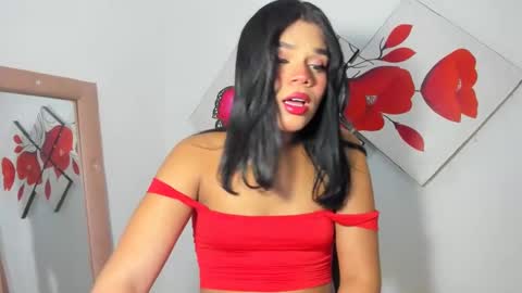 Snapshot of nikkitatsx chatting on 12-23-24, 06:11 Debora21Cm online show from 12-23-24, 06:11