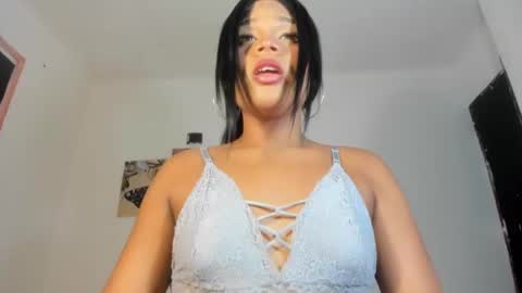 Snapshot of nikkitatsx chatting on 03-05-25, 04:46 Debora21Cm online show from 03-05-25, 04:46