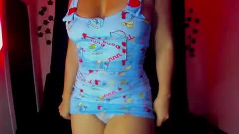 Snapshot of nikky_evans_ chatting on 09-16-25, 06:14 online show from 09-16-25, 06:14