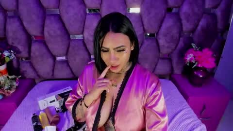 nikky_latin online show from 12-18-25, 09:26