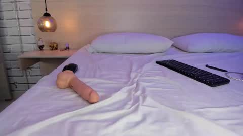 Nikky Dean online show from 10-21-25, 04:46