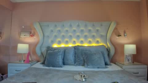 Y E S I online show from 03-24-26, 07:19