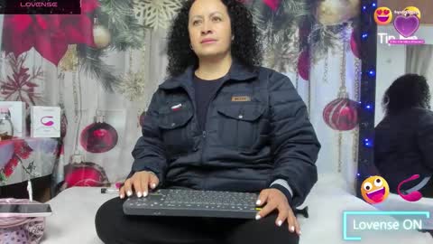 Snapshot of nikol32__ chatting on 11-26-25, 10:49 dayan online show from 11-26-25, 10:49
