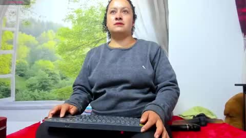 Snapshot of nikol32__ chatting on 05-18-26, 10:32 dayan online show from 05-18-26, 10:32