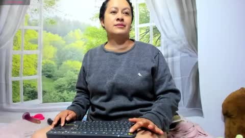 Snapshot of nikol32__ chatting on 06-01-26, 11:12 dayan online show from 06-01-26, 11:12