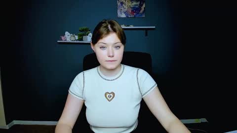 Snapshot of nikol_kitt chatting on 01-02-25, 07:07 Little Niko  Help me reach my goals online show from 01-02-25, 07:07