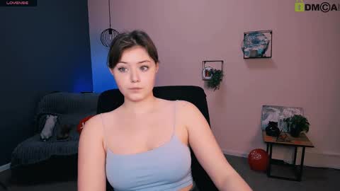 Snapshot of nikol_kitt chatting on 03-08-25, 07:53 Little Niko  Help me reach my goals online show from 03-08-25, 07:53
