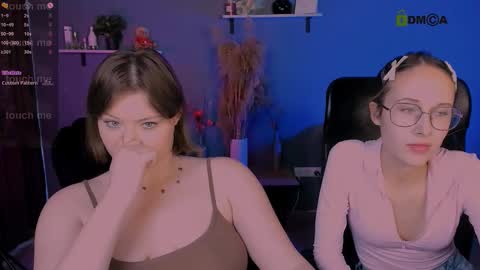 Snapshot of nikol_kitt chatting on 10-19-25, 07:14 Little Niko  Help me reach my goals online show from 10-19-25, 07:14