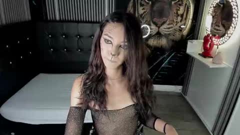 Nikol Rang online show from 10-28-25, 08:22