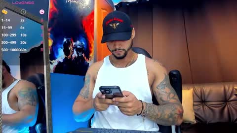 Snapshot of nikolahank1 chatting on 01-19-25, 07:04 Nikola Hank online show from 01-19-25, 07:04