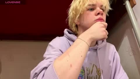 Snapshot of nikolasbucks chatting on 12-02-25, 06:03 nikolasbucks online show from 12-02-25, 06:03