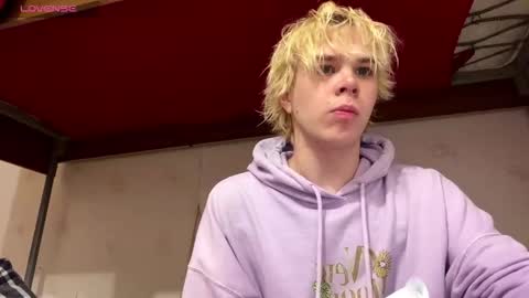 Snapshot of nikolasbucks chatting on 12-13-25, 09:09 nikolasbucks online show from 12-13-25, 09:09