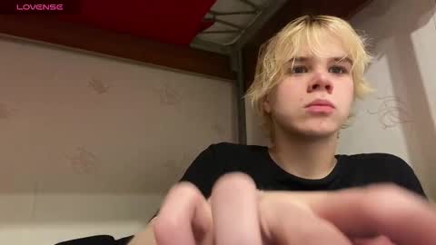 Snapshot of nikolasbucks chatting on 12-14-25, 07:18 nikolasbucks online show from 12-14-25, 07:18