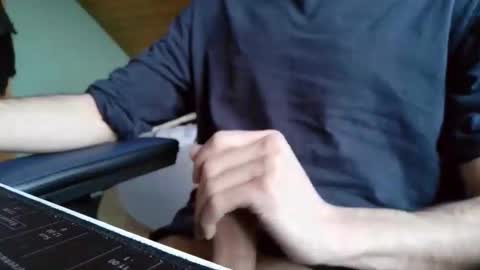 Snapshot of nikolasjim2 chatting on 01-14-25, 08:31 Nikolas online show from 01-14-25, 08:31