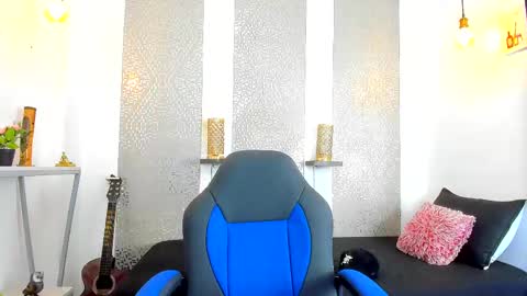    online show from 03-12-25, 04:08