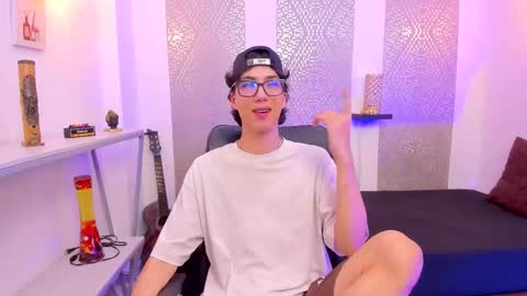    online show from 10-22-25, 04:24