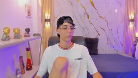 Snapshot of nikolay_gregori chatting on 04-29-26, 04:27 online show from 04-29-26, 04:27