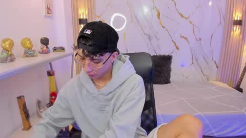 Snapshot of nikolay_gregori chatting on 05-19-26, 04:19 online show from 05-19-26, 04:19