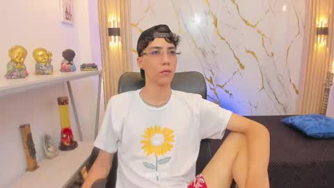 Snapshot of nikolay_gregori chatting on 05-29-26, 04:32 online show from 05-29-26, 04:32