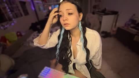 nikoli_naw online show from 10-28-25, 06:21